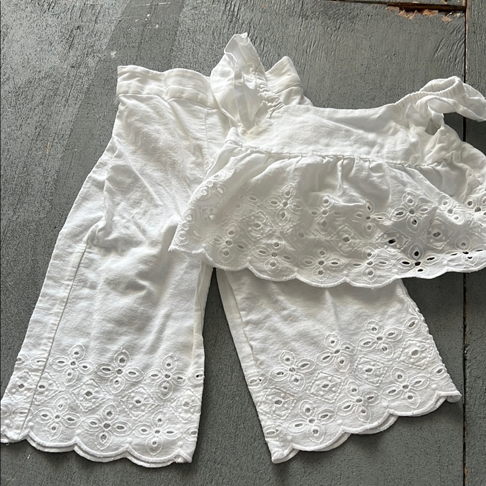 Mayoral White Eyelet Kids crop
Top and pants set size 2